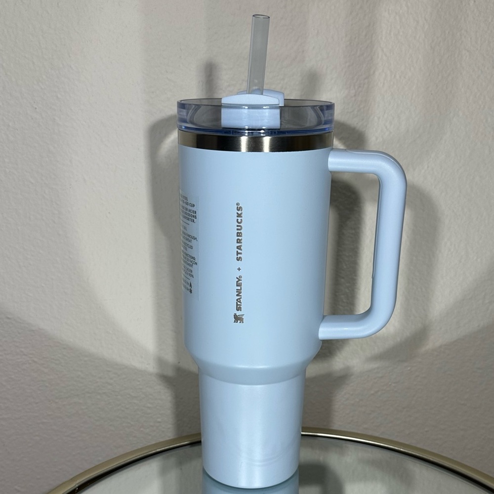 New Stanley Starbucks 40 oz Quencher H2.0 Flowstate Tumbler in Wisteria